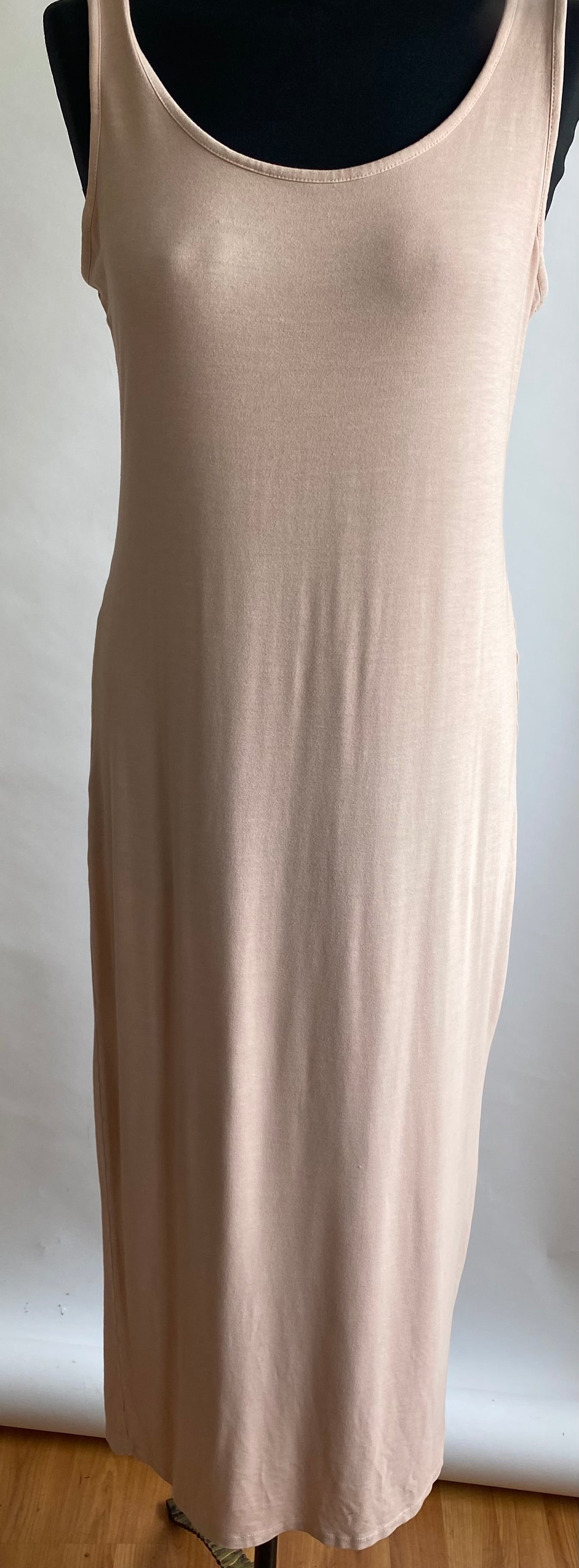 Nancee Midi Dress Pink Made from 95% Viscose and 5% Elastane
